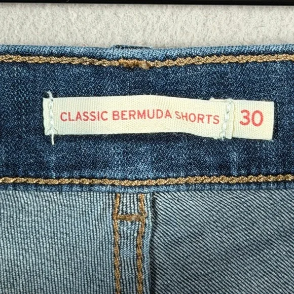 Levi Strauss & Co Womens Classic Bermuda Shorts Blue Denim Size 30 Medium Wash - Picture 9 of 15